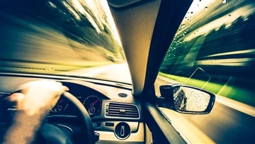 Finse chauffeur krijgt boete van $ 129.400 wegens te hard rijden