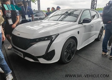 Nieuwe Peugeot E-308, met een actieradius van 400 km, maakt zijn debuut in de...
