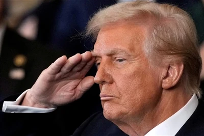 Trump zal bij zijn aantreden niet onmiddellijk tarieven opleggen, maar zal ha...